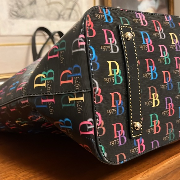 Dooney & Bourke Logo DB75 Nelly Tote - Picture 6 of 12